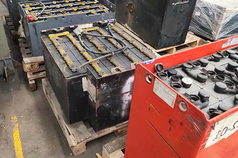 铁东旧堡收废旧叉车蓄电池✔专业回收电动车电池✔手机电池回收价格表